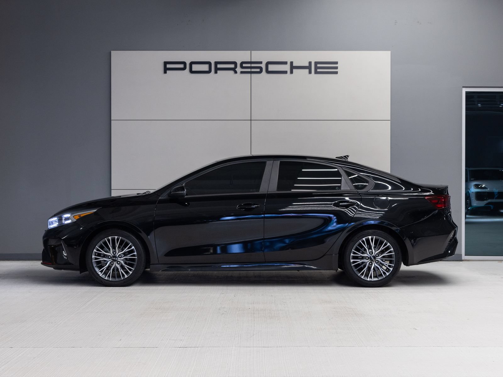 Used 2023 Kia Forte GT-Line w/ GT-Line Technology Package FWD image 2