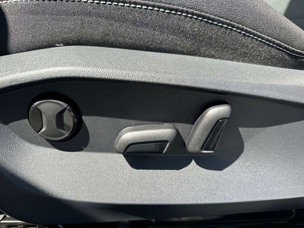 New 2026 Volkswagen Taos SEL image 19