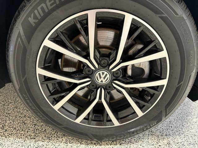Used 2021 Volkswagen Tiguan SE image 20