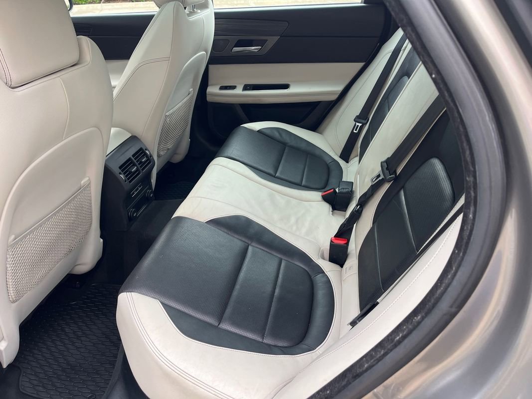 Used 2017 Jaguar XF S RWD image 17