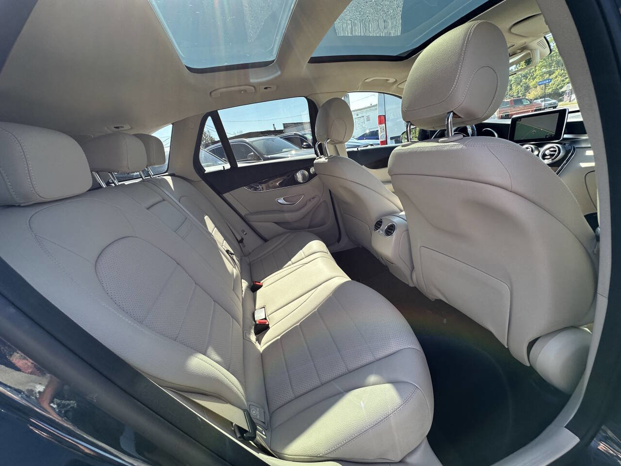 Used 2017 Mercedes-Benz GLC 300 4MATIC image 15