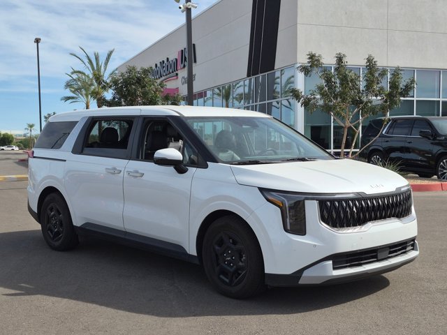 Used 2025 Kia Carnival FWD image 3