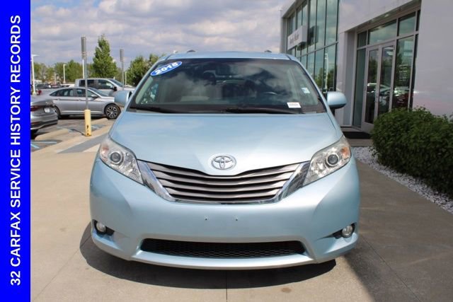 Used 2015 Toyota Sienna XLE FWD image 2