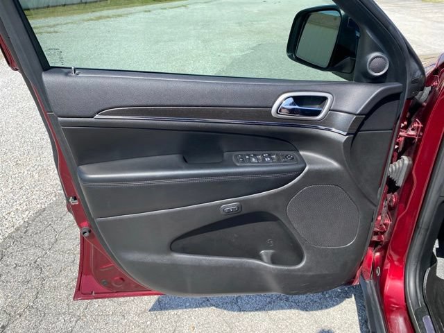 Used 2018 Jeep Grand Cherokee Limited AWD/4WD image 17