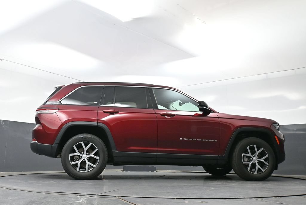 Used 2024 Jeep Grand Cherokee Limited AWD/4WD image 23