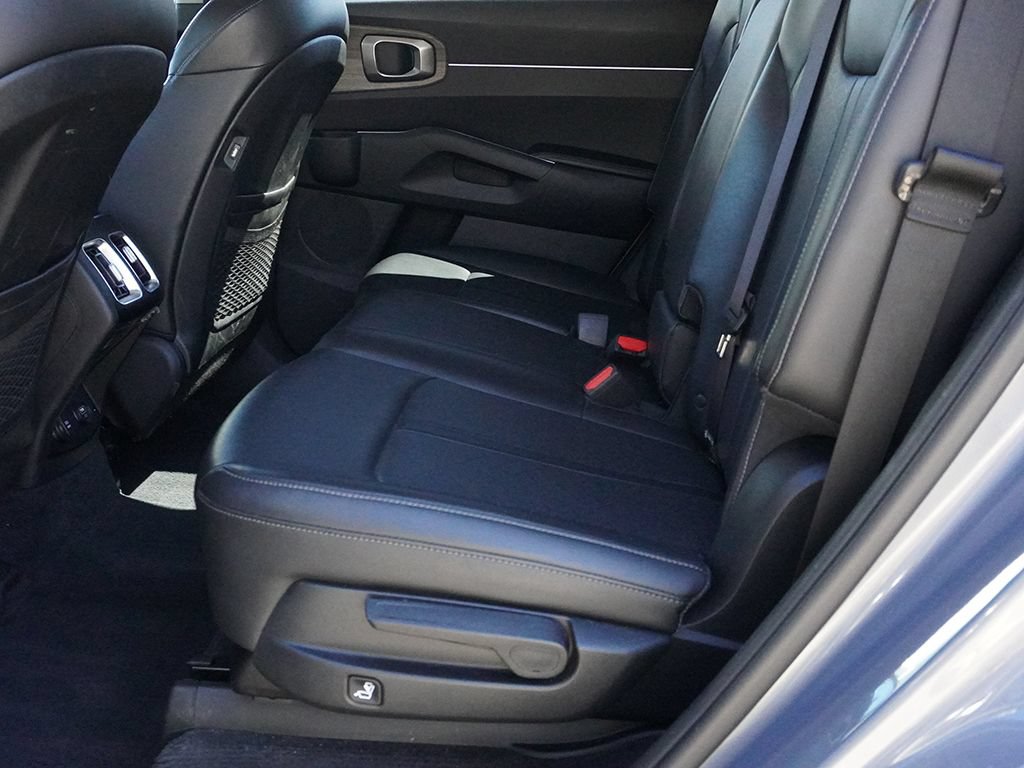 Used 2023 Kia Sorento S w/ Panoramic Sunroof Package AWD/4WD image 32