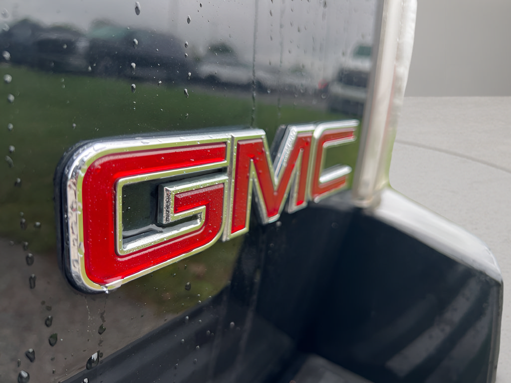 Used 2012 GMC Yukon Denali AWD/4WD image 12