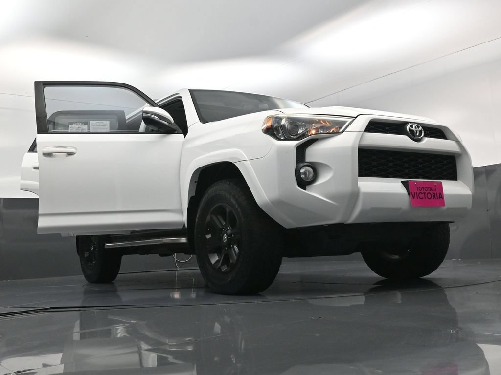Used 2018 Toyota 4Runner SR5 Premium AWD/4WD image 31