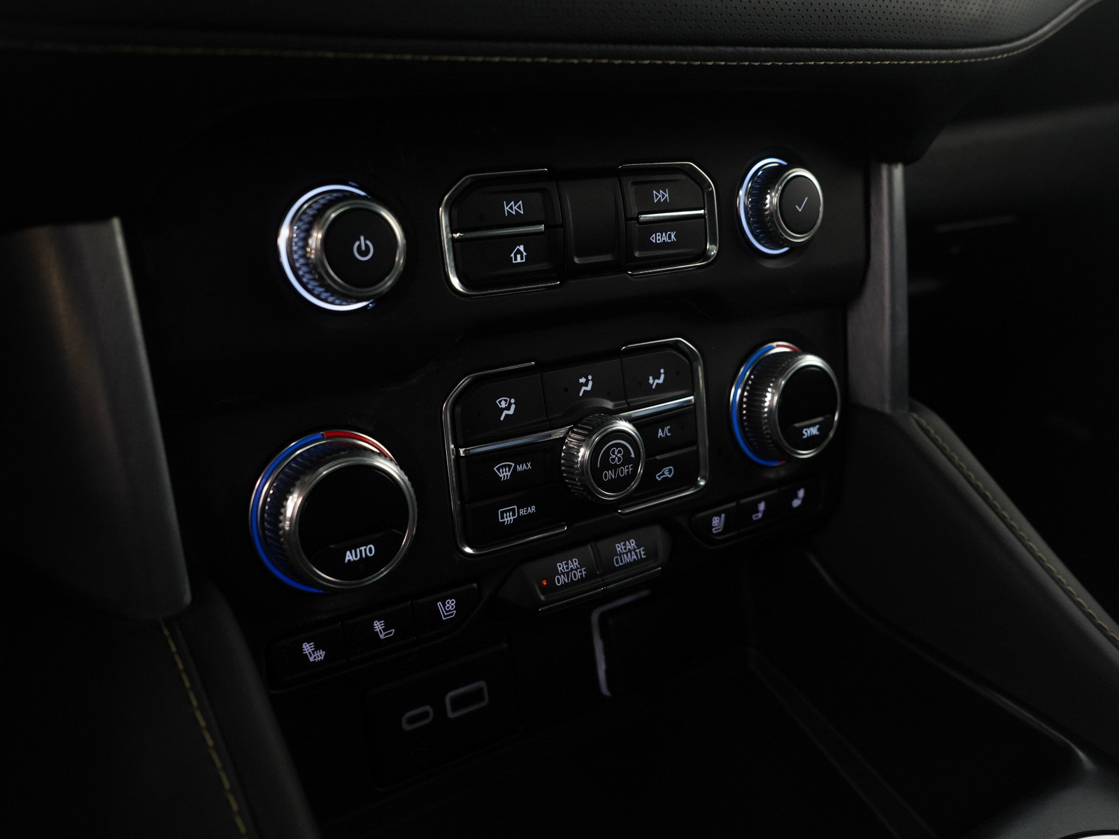 Used 2023 GMC Yukon XL SLT w/ SLT Premium Package image 23