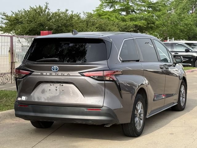 Used 2022 Toyota Sienna LE FWD image 4