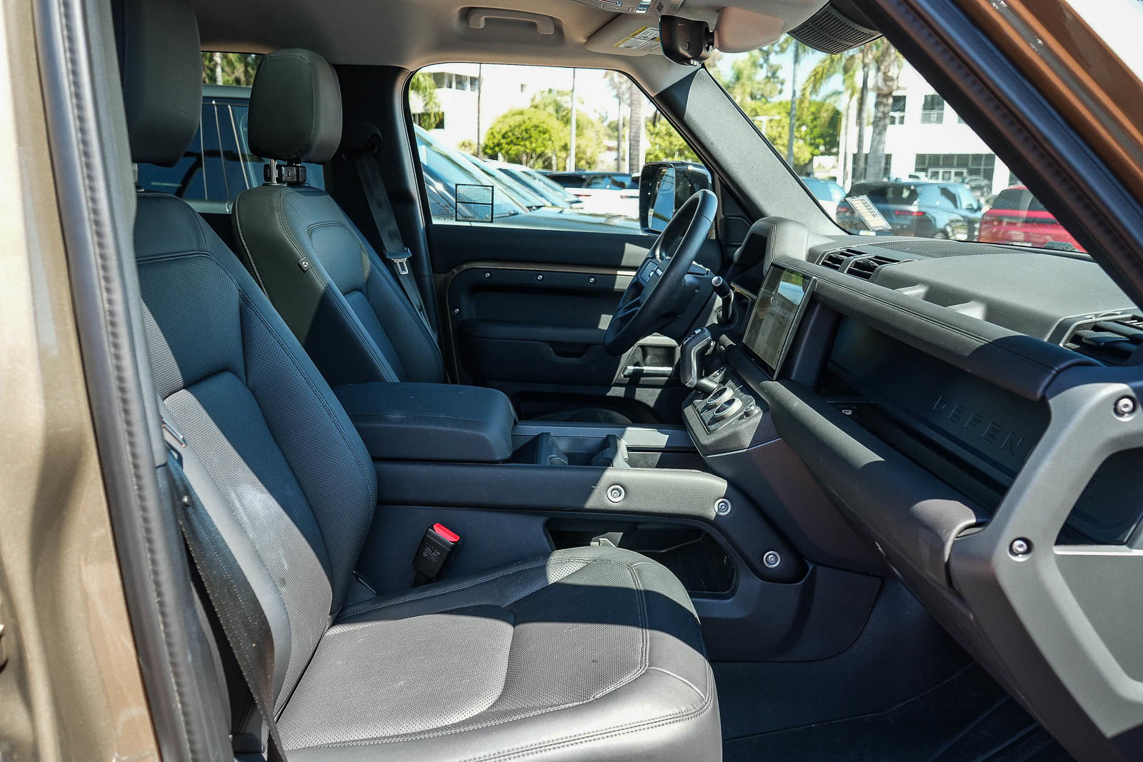 Certified 2025 Land Rover Defender 110 S AWD/4WD image 17