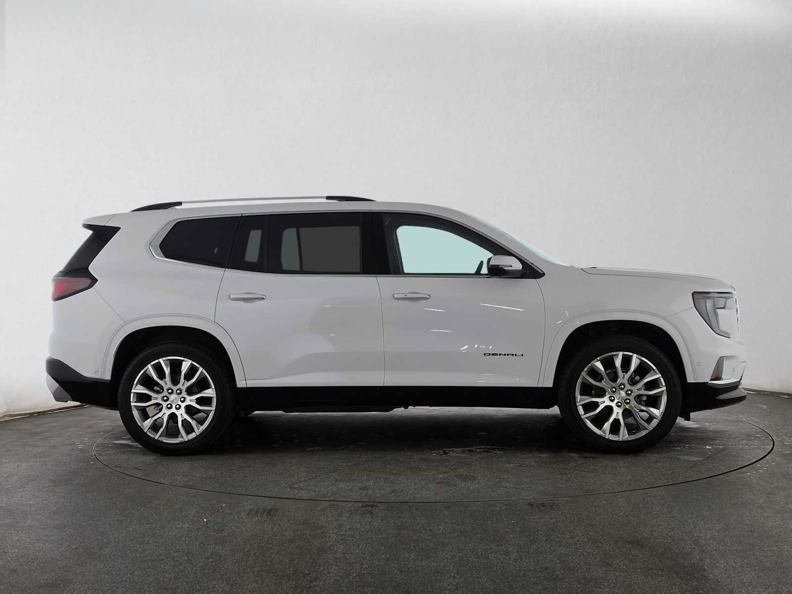 New 2027 GMC Acadia Denali w/ LPO, Black Badging Package FWD image 2