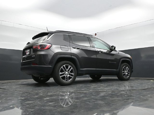 Used 2018 Jeep Compass Latitude w/ Popular Equipment Group AWD/4WD image 36