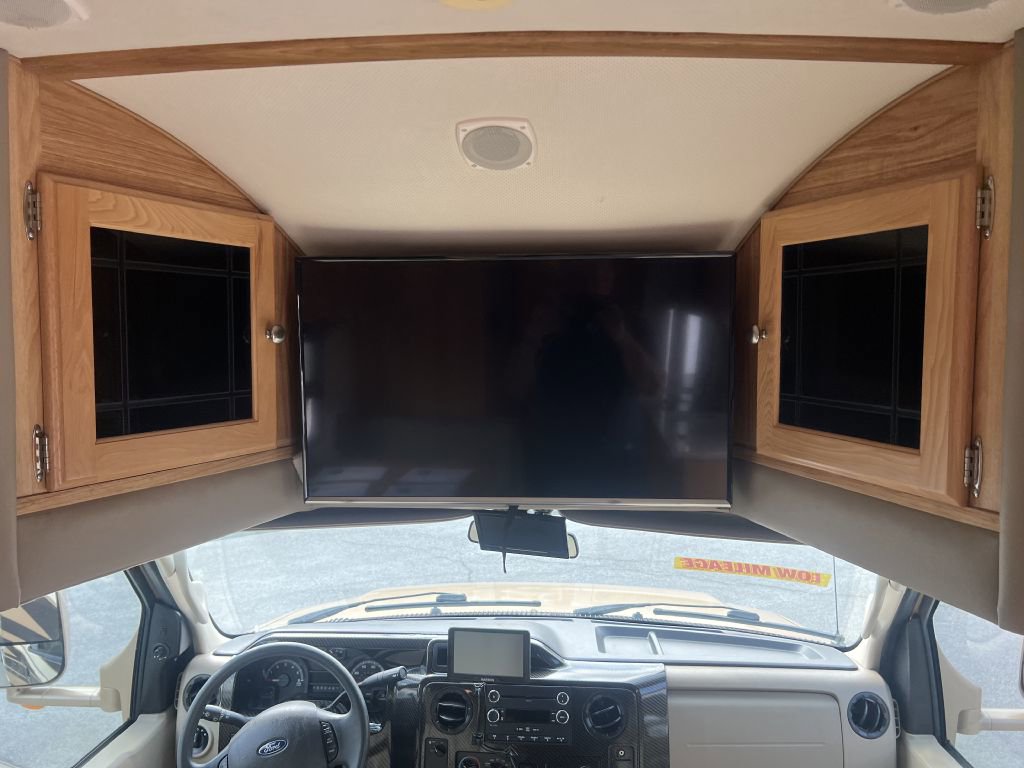 Used 2017 Ford E-450 and Econoline 450 Super Duty w/ Motorhome Prep Package image 82