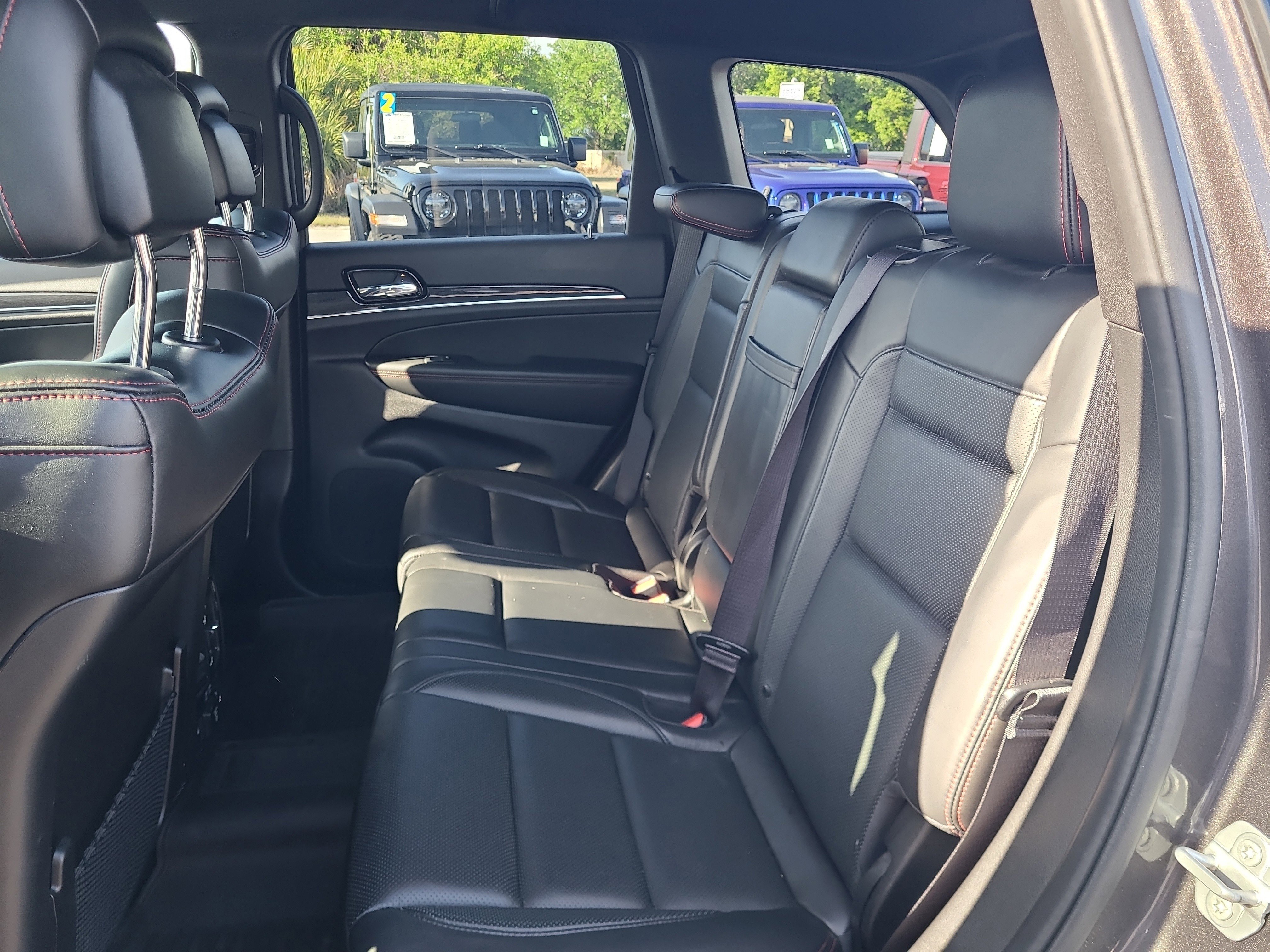 Used 2021 Jeep Grand Cherokee Trailhawk w/ Trailhawk Luxury Group AWD/4WD image 16