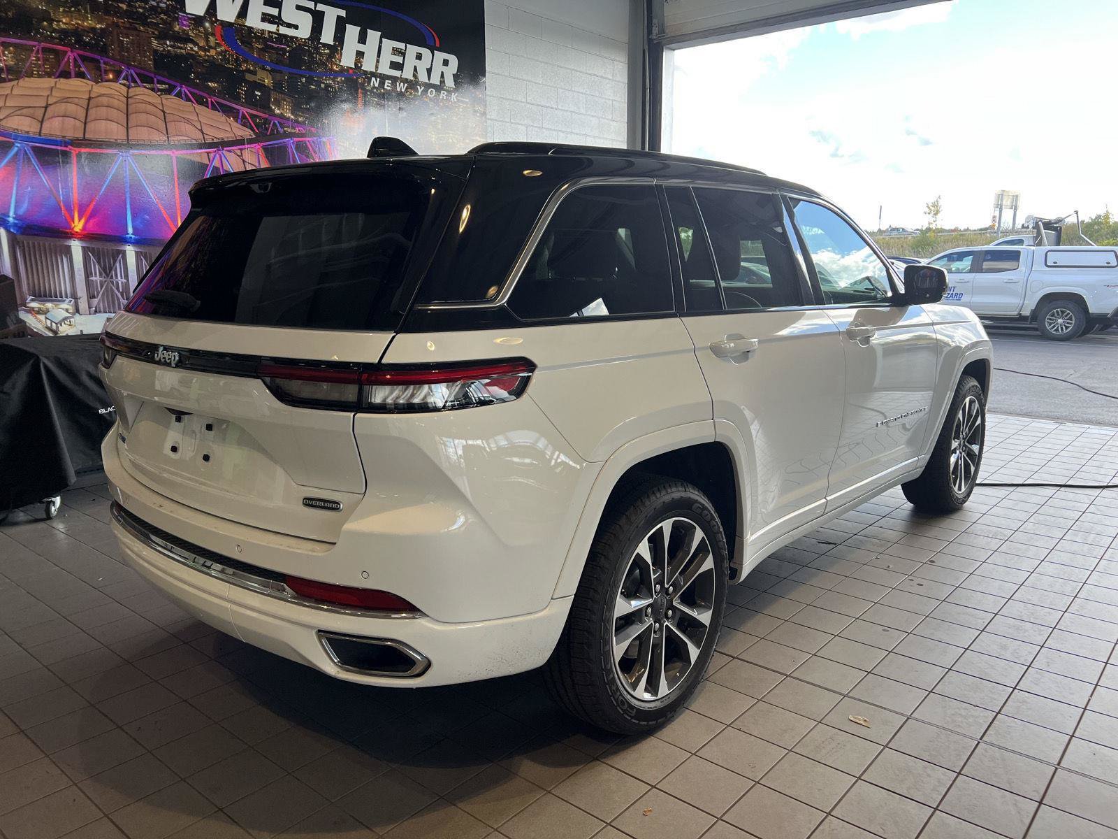 Used 2024 Jeep Grand Cherokee Overland w/ Luxury Tech Group IV AWD/4WD image 52