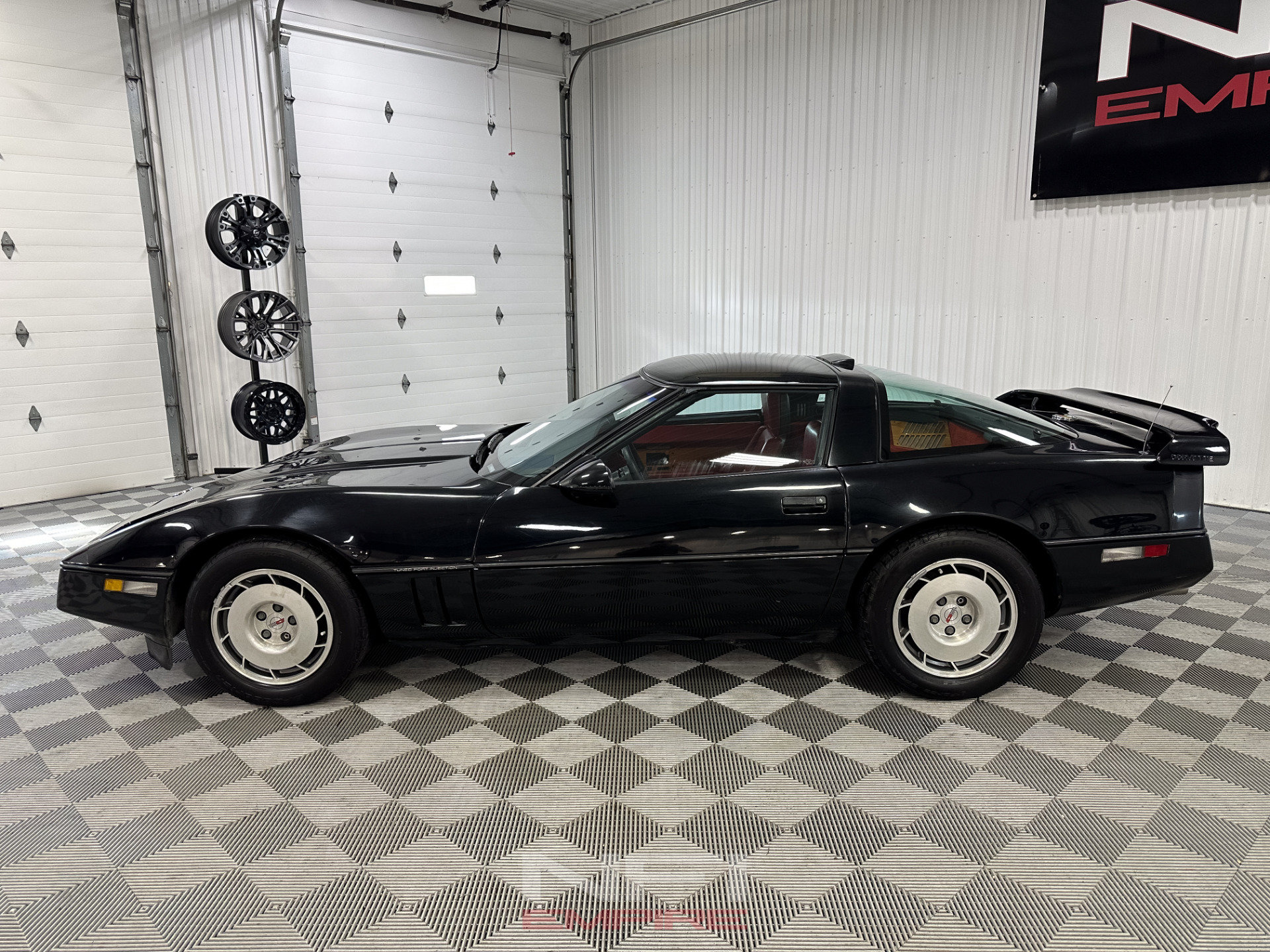Used 1987 Chevrolet Corvette Coupe RWD image 2