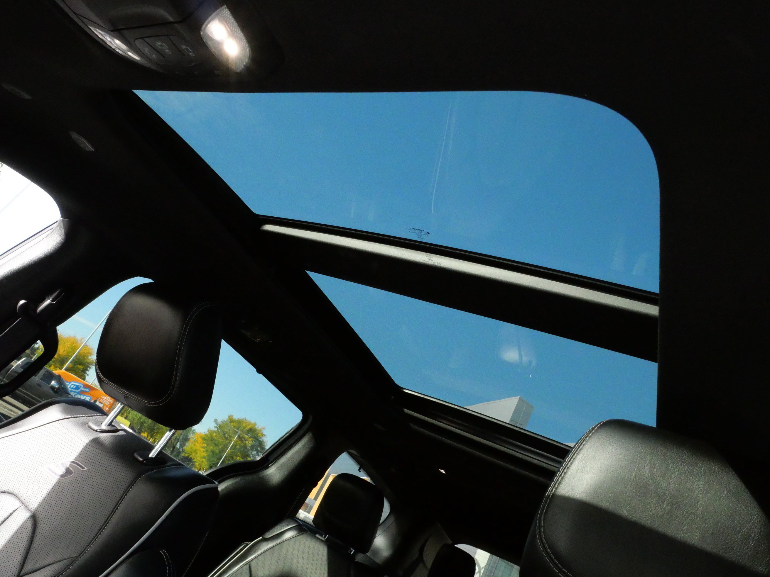 Used 2025 Chrysler Pacifica Limited FWD image 33