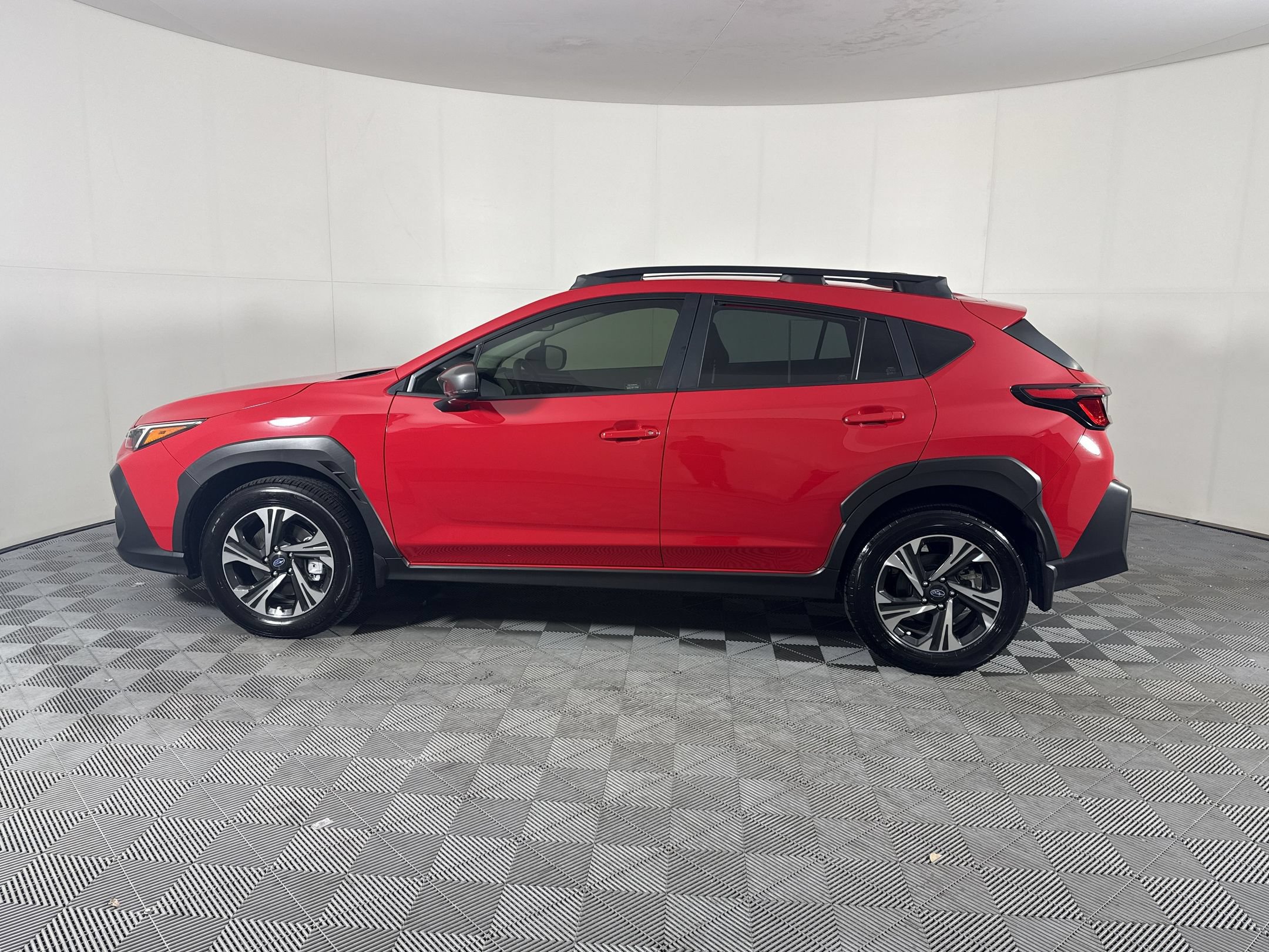 Used 2024 Subaru Crosstrek 2.0i Premium AWD/4WD image 2