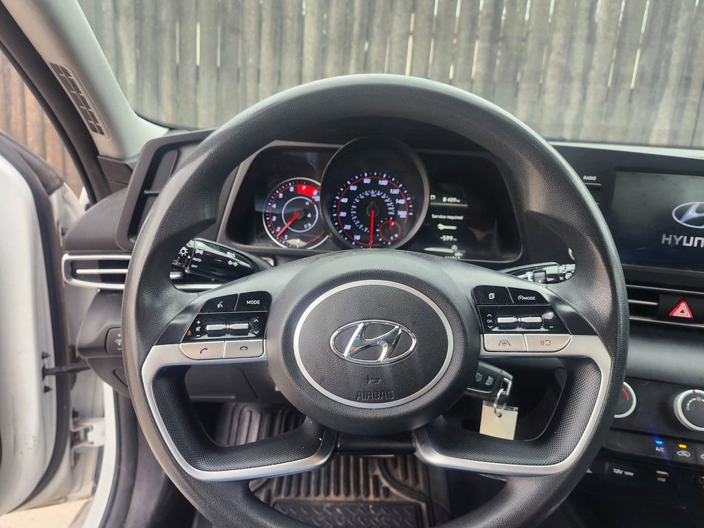 Used 2021 Hyundai Elantra SE image 12