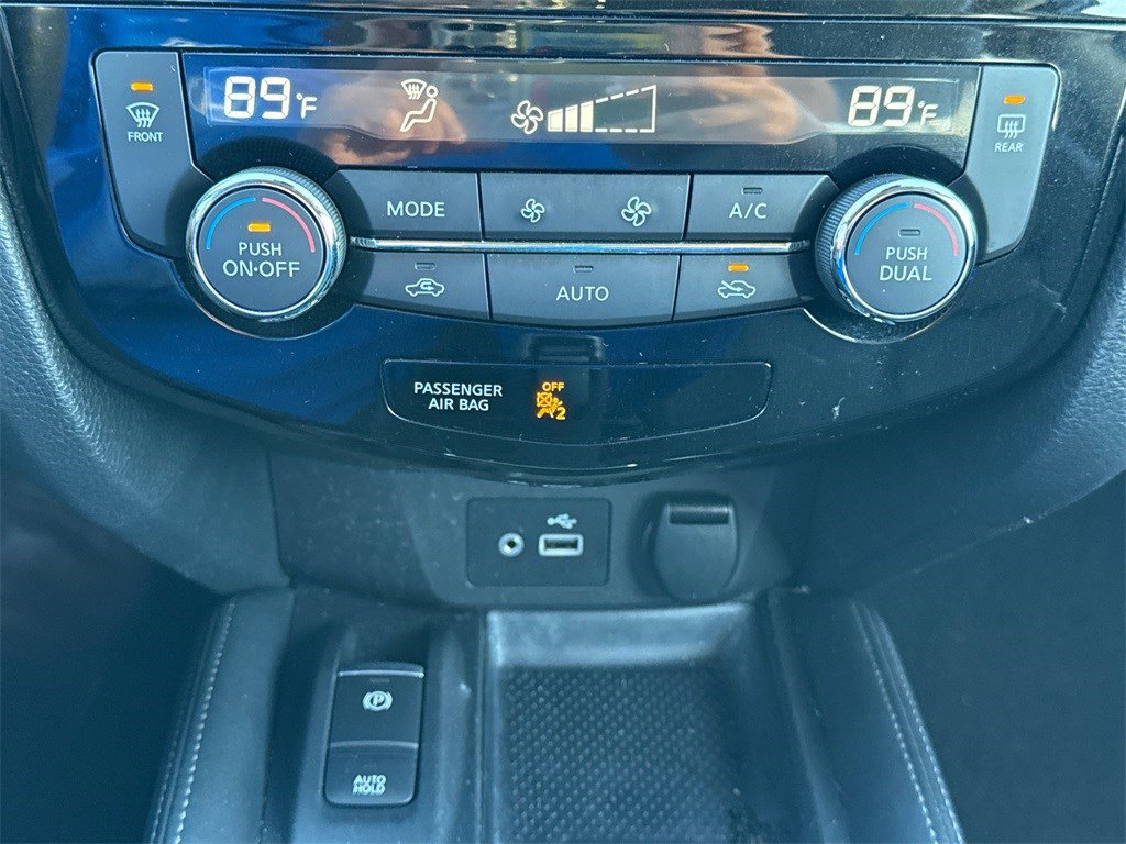 Used 2019 Nissan Rogue SL w/ Premium Package image 29