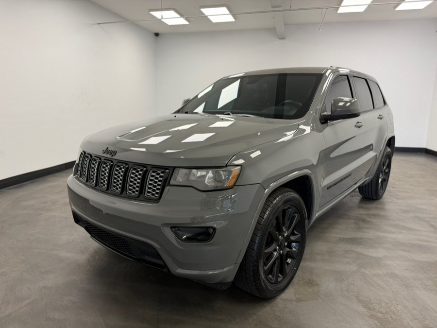 Used 2020 Jeep Grand Cherokee Altitude AWD/4WD image 2