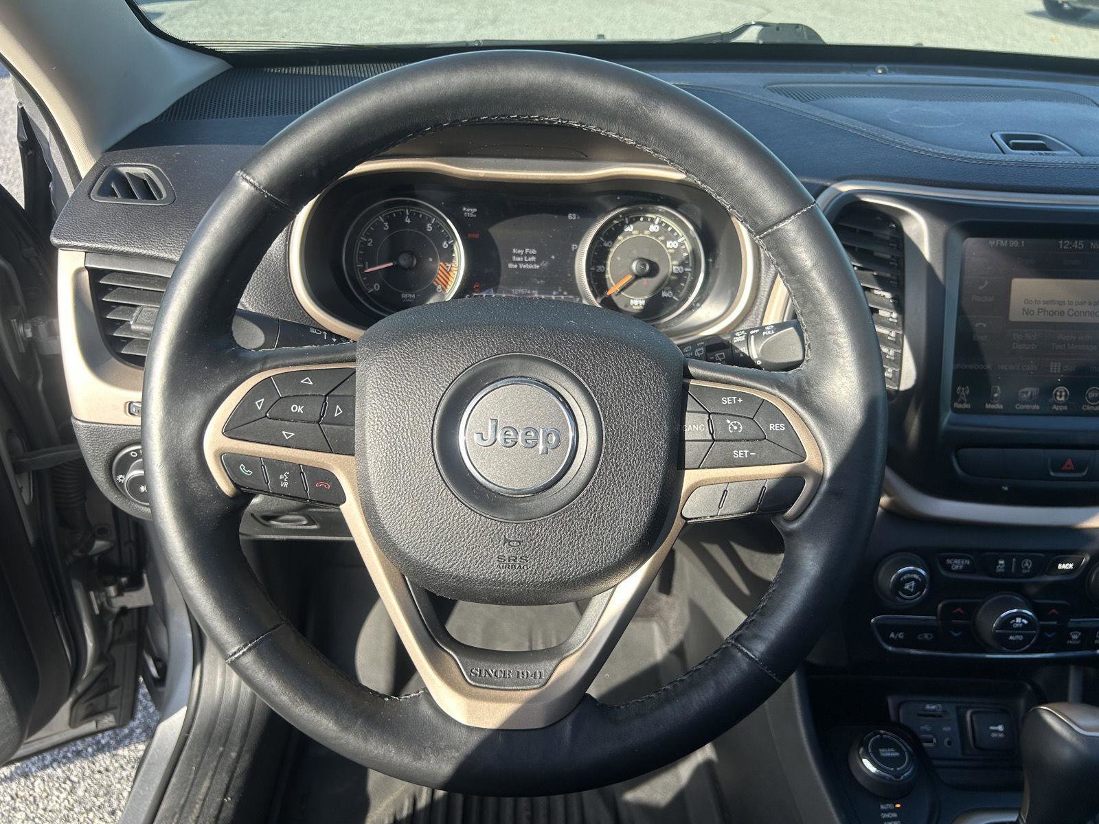 Used 2015 Jeep Cherokee Limited w/ Luxury Group image 17