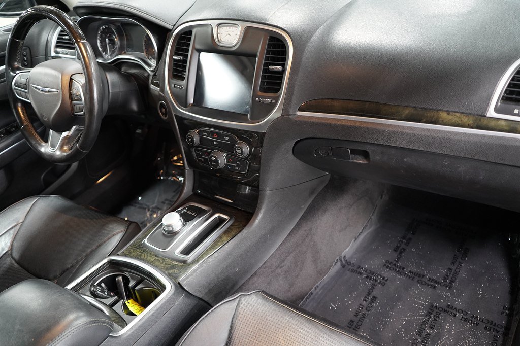 Used 2017 Chrysler 300 C RWD image 24