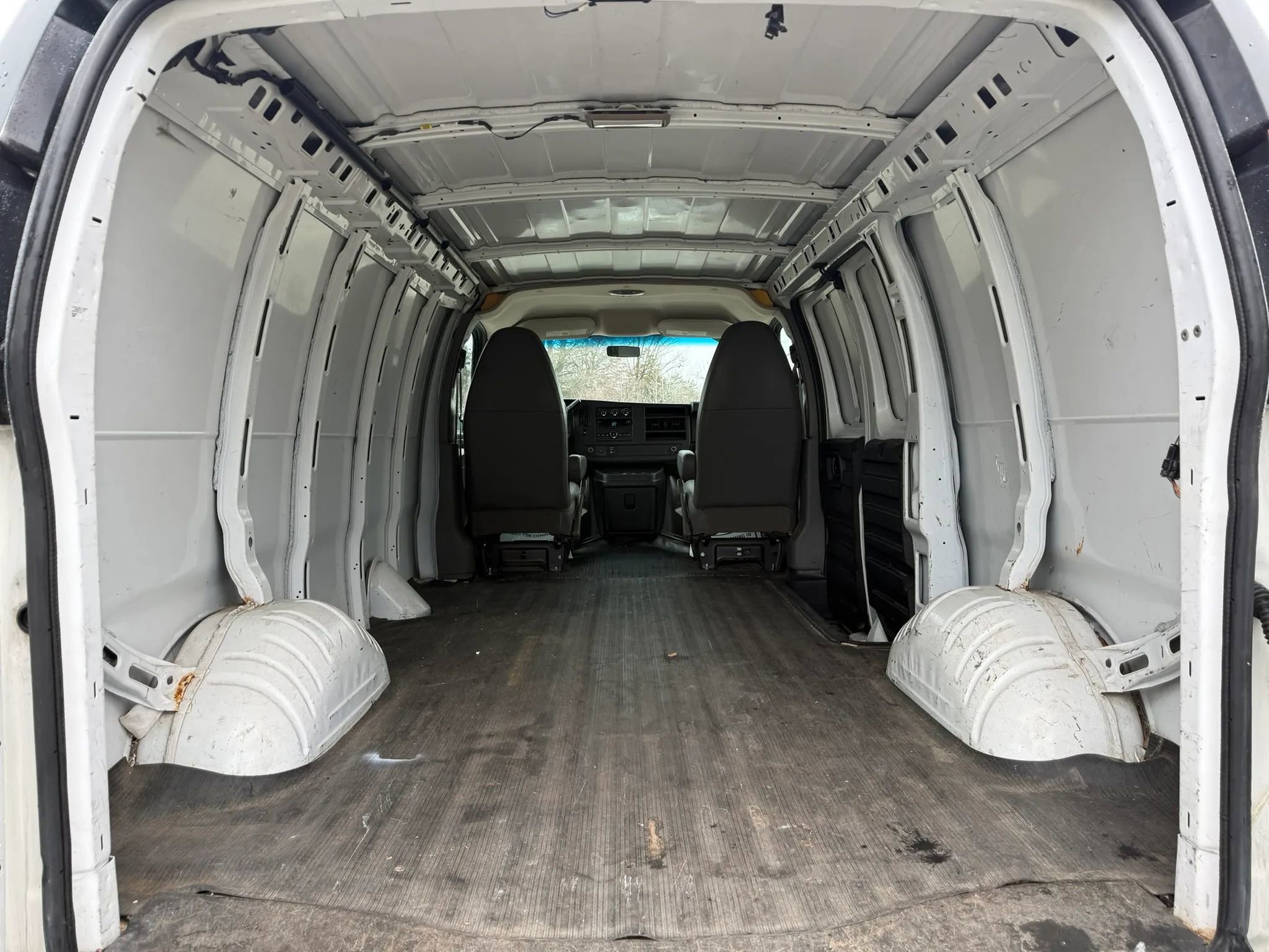 Used 2012 GMC Savana 2500 RWD image 9