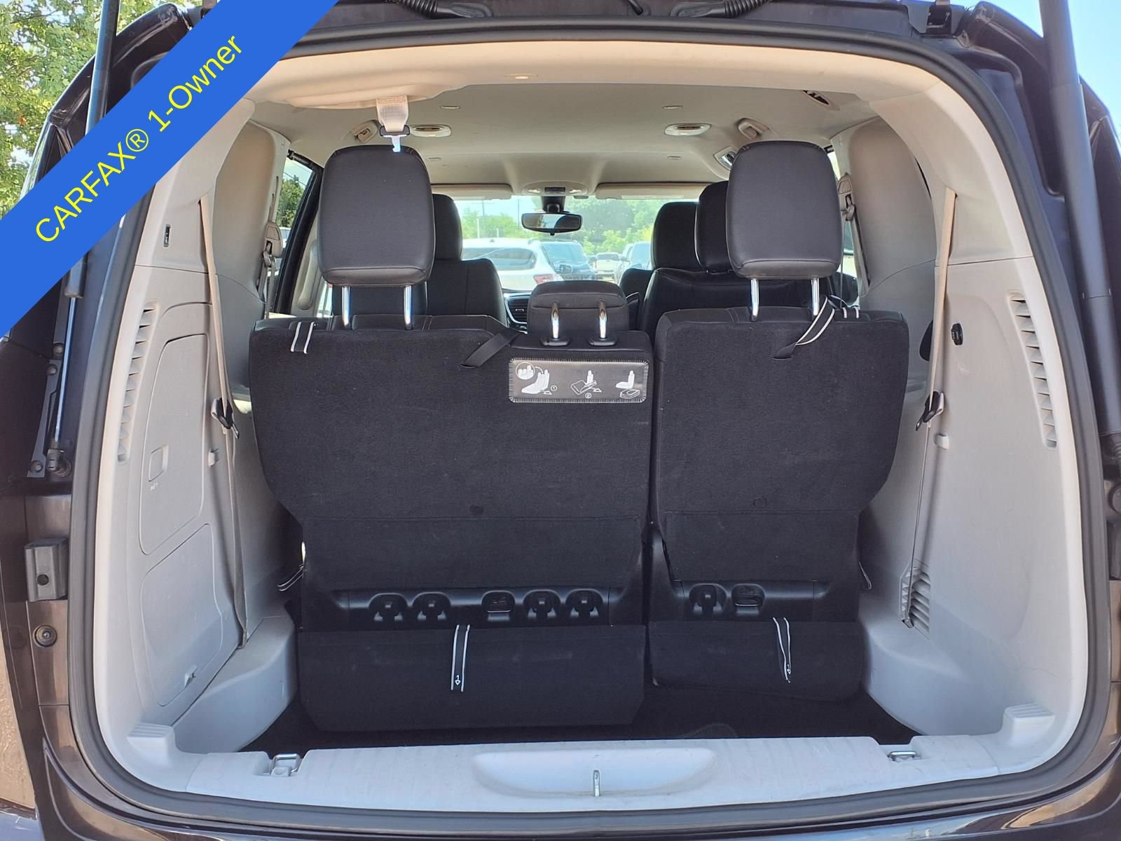 Used 2017 Chrysler Pacifica Premium FWD image 12