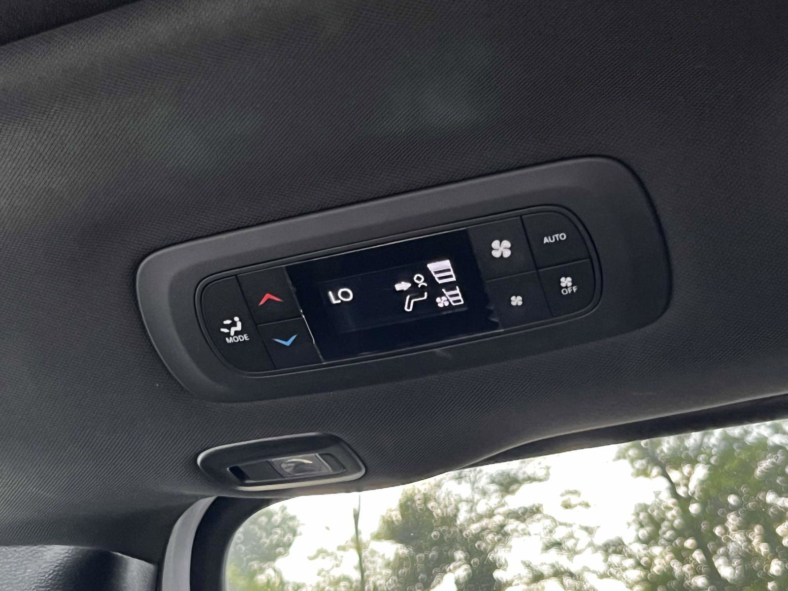 Used 2022 Chrysler Pacifica Limited w/ S Appearance Package image 32