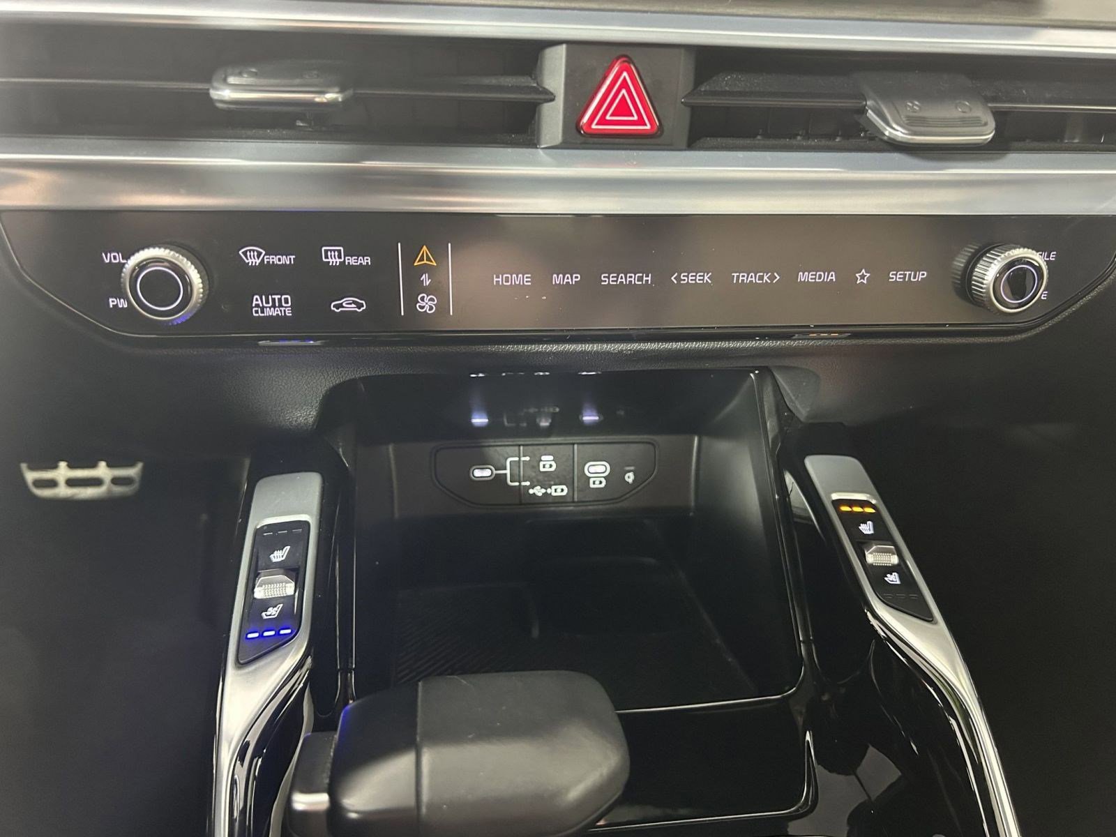 Certified 2024 Kia Sorento SX Prestige w/ Olive Brown Leather Package image 32