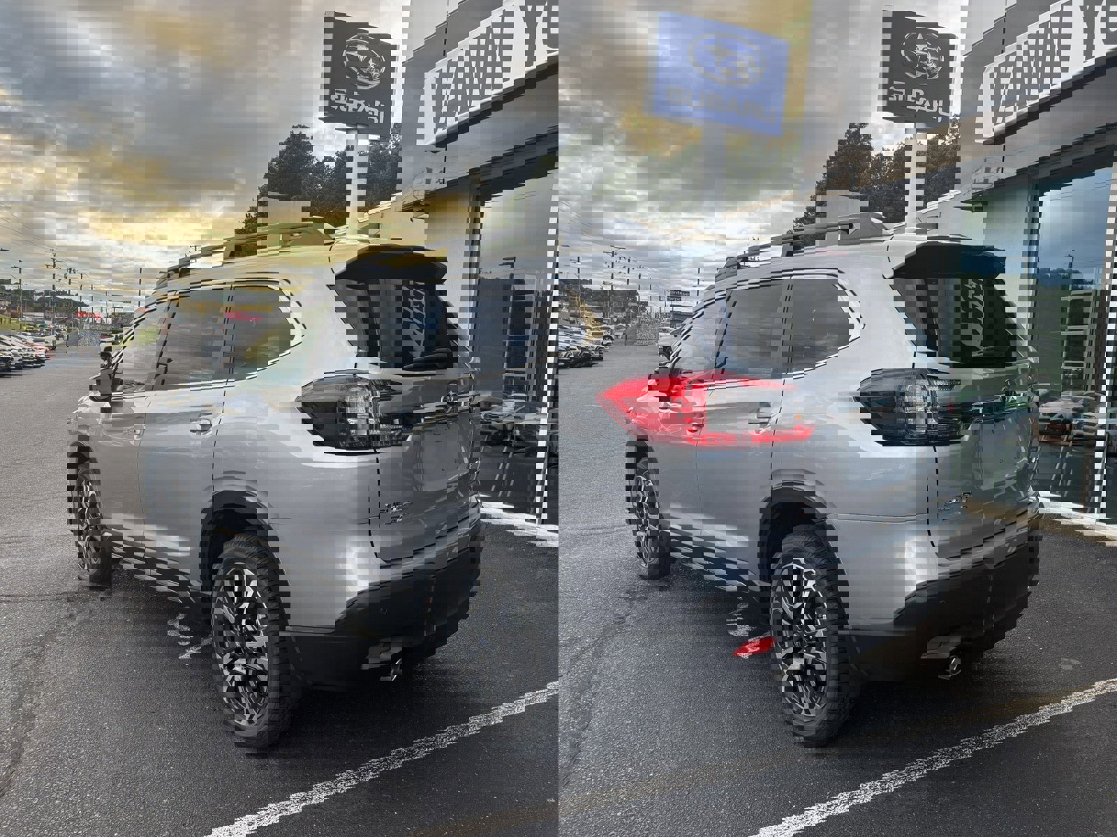 New 2025 Subaru Ascent Limited image 2