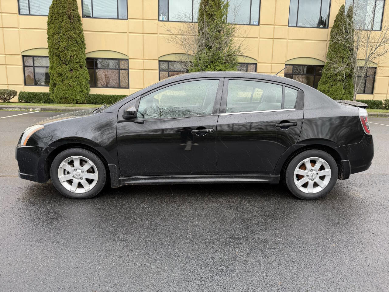 Used 2010 Nissan Sentra 2.0 SR w/ Convenience Pkg image 9
