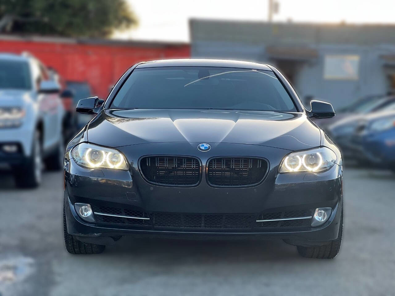 Used 2011 BMW 550i Sedan image 2