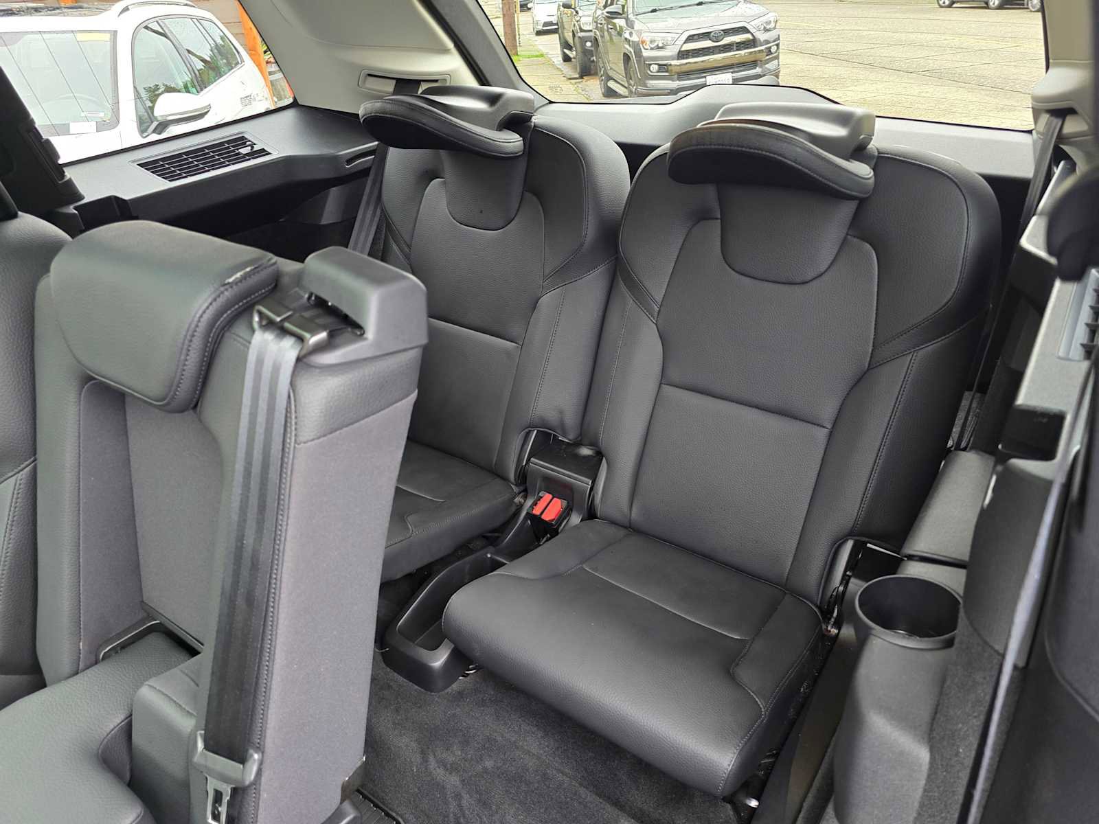 Certified 2024 Volvo XC90 T8 Plus w/ Protection Package Premier image 18