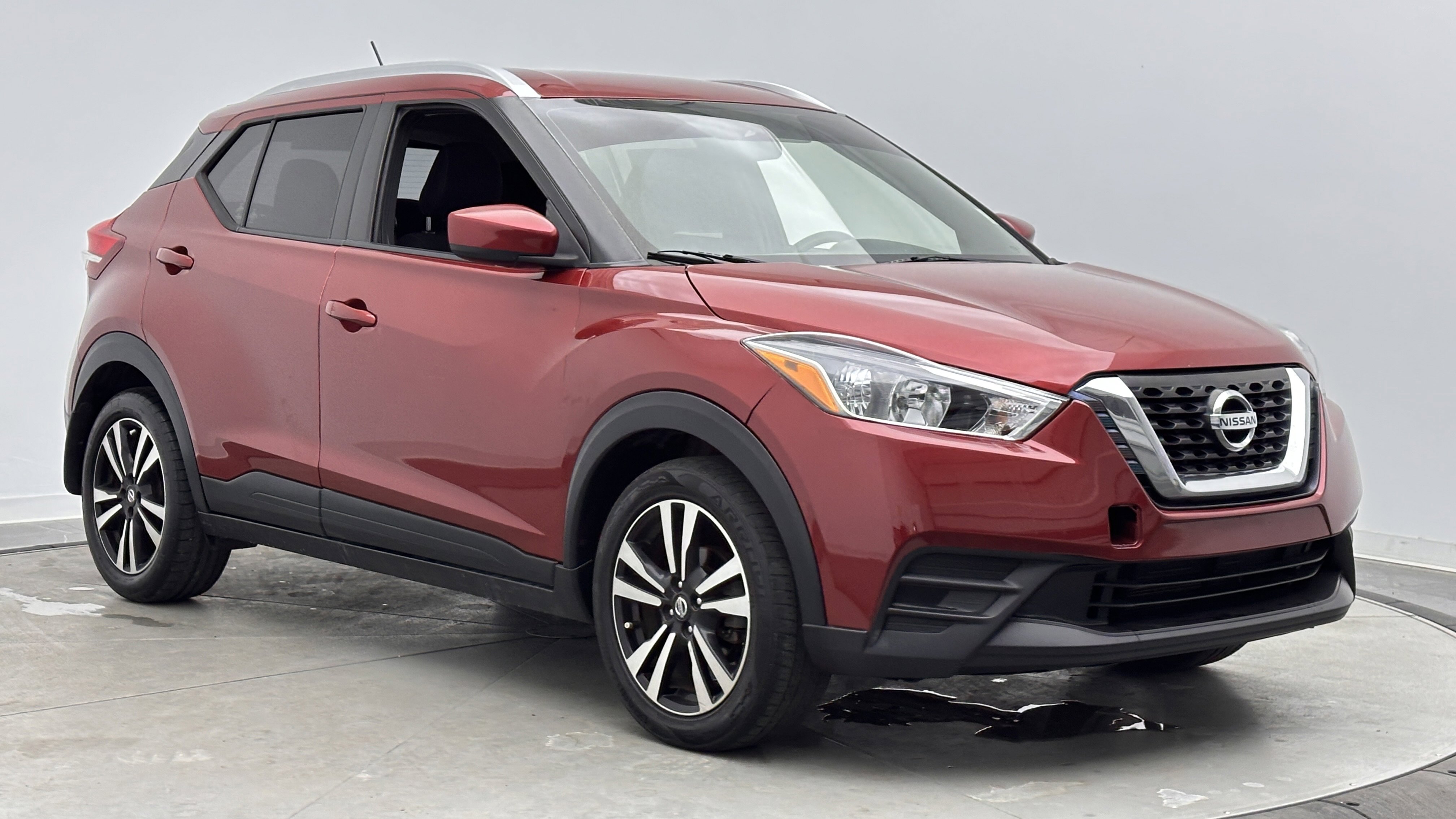 Used 2019 Nissan Kicks SV FWD image 3