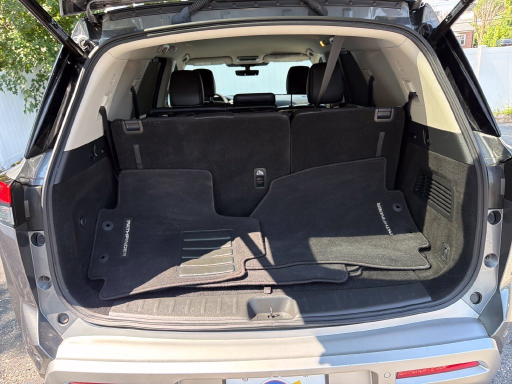 Used 2025 Nissan Pathfinder SL FWD image 28