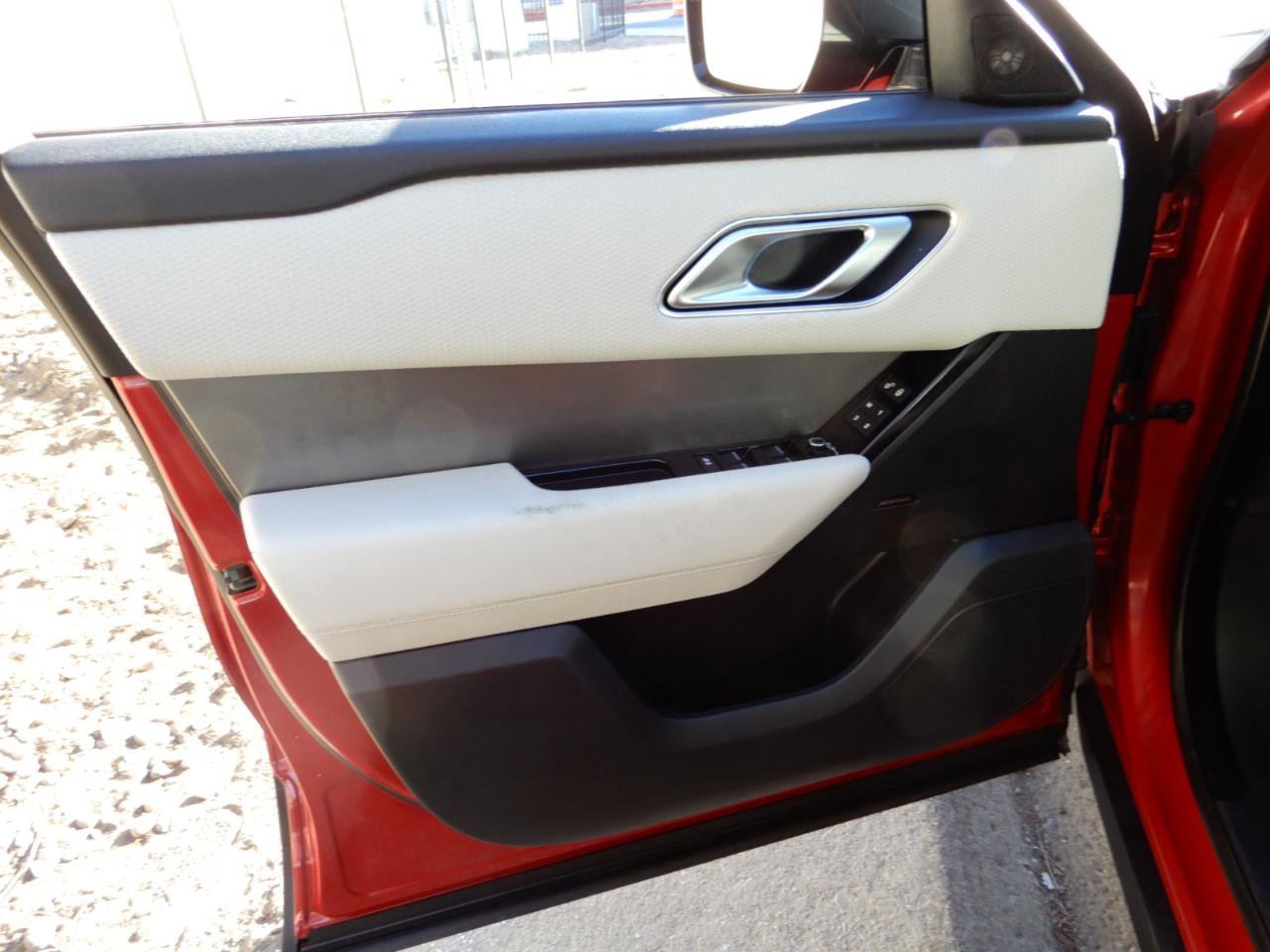 Used 2019 Land Rover Range Rover Velar S AWD/4WD image 26