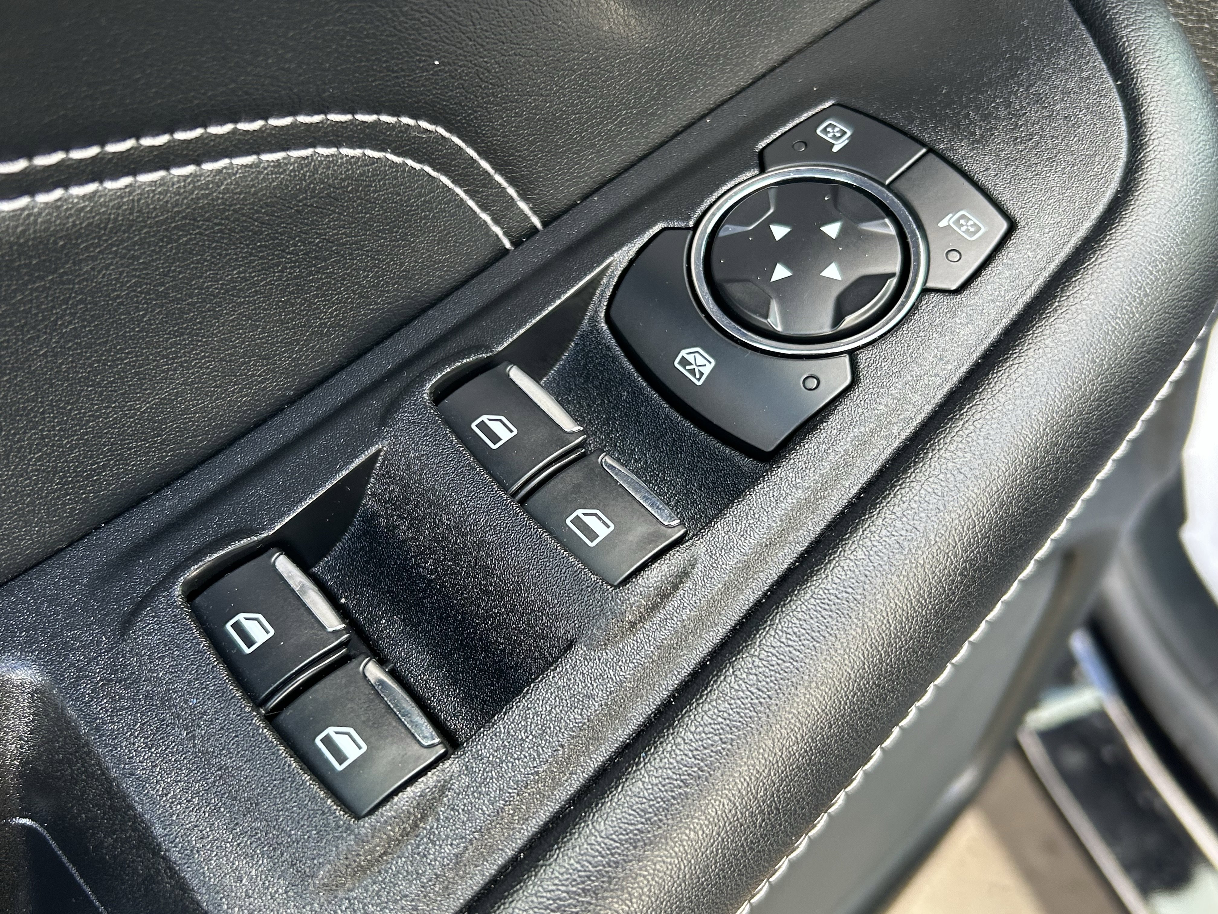 Used 2024 Ford Edge Titanium image 17