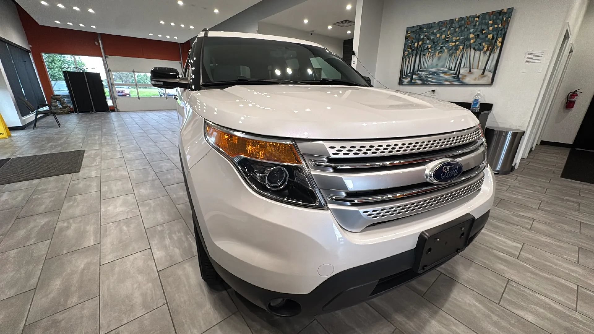 Used 2014 Ford Explorer XLT w/ Equipment Group 202A FWD image 1