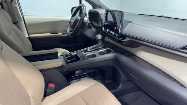 Used 2021 Toyota Sienna Limited FWD image 13