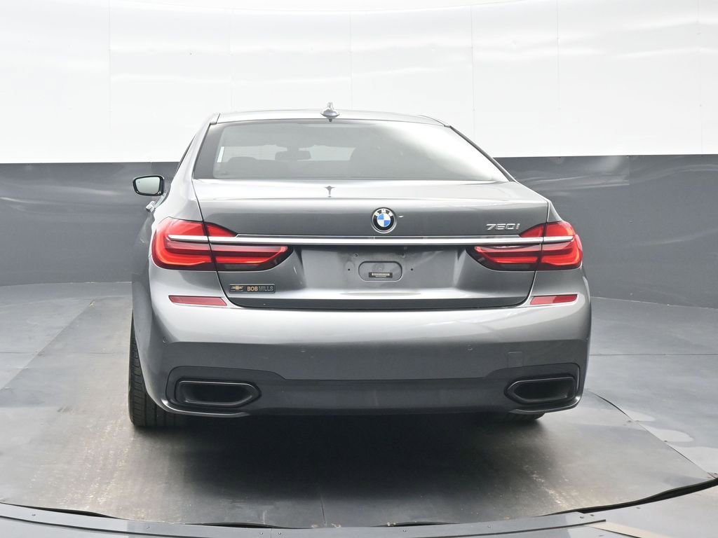 Used 2019 BMW 750i w/ Luxury Rear Seating Package RWD image 5