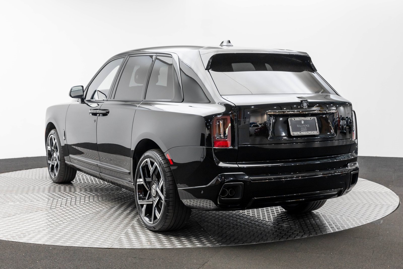 New 2026 Rolls-Royce Cullinan Black Badge image 7