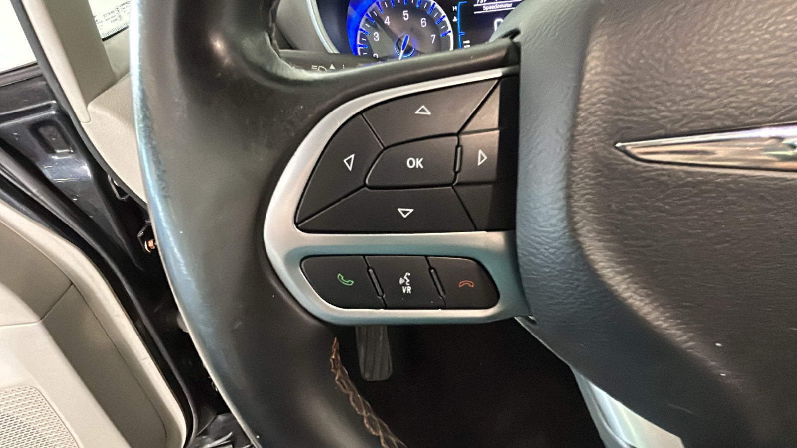 Used 2017 Chrysler Pacifica Touring-L FWD image 19
