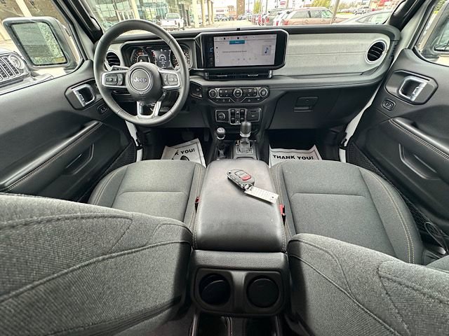 Used 2025 Jeep Wrangler Sahara image 18