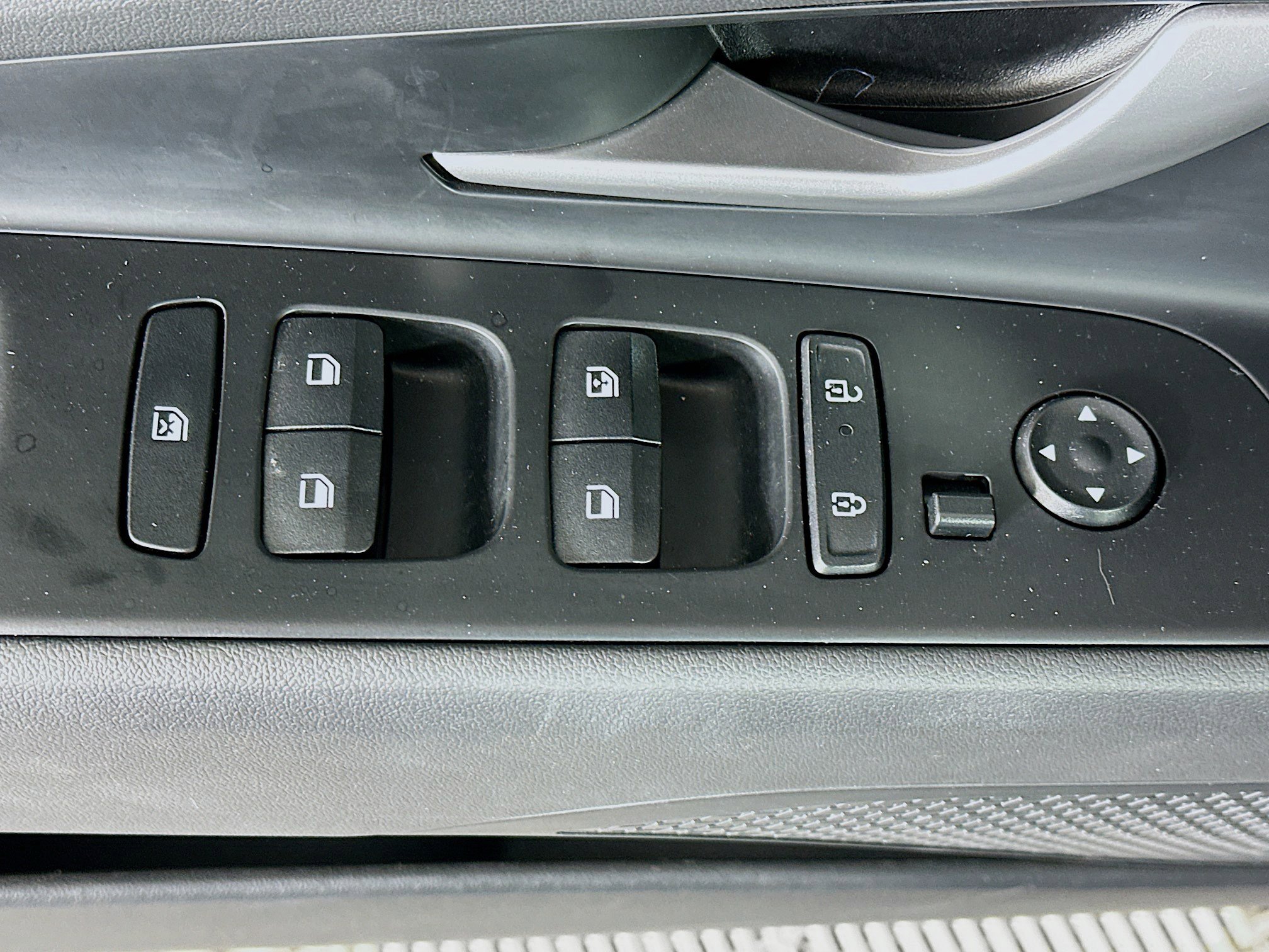 Used 2025 Hyundai Elantra SEL image 15