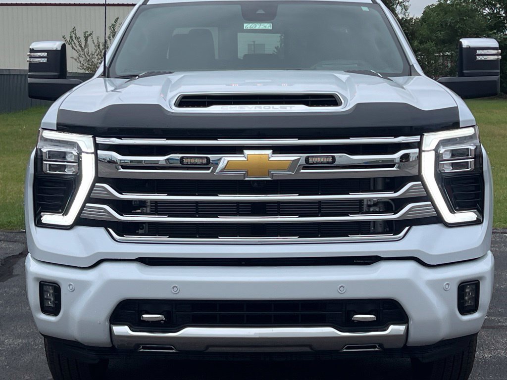Used 2026 Chevrolet Silverado 3500 High Country w/ Technology Package AWD/4WD image 3
