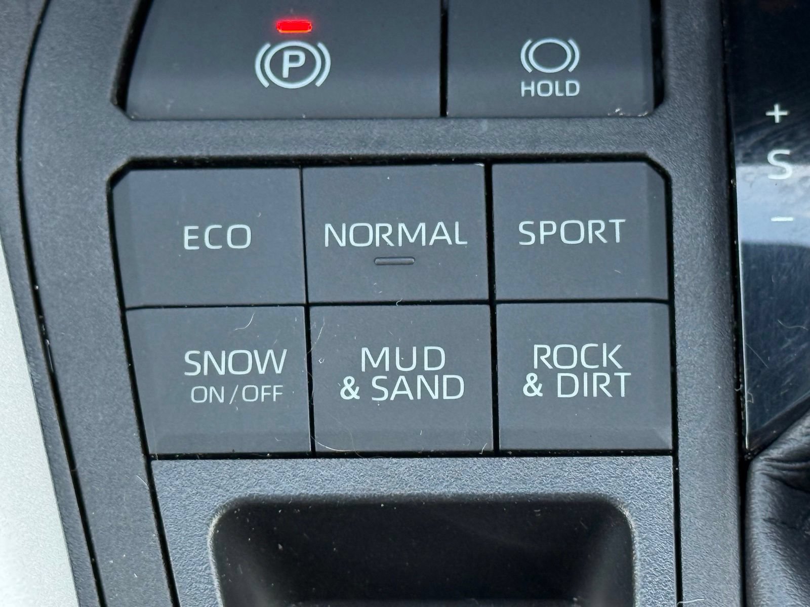 Used 2021 Toyota RAV4 LE AWD/4WD image 24