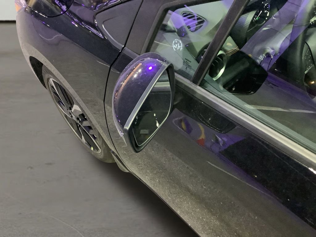 New 2025 Nissan Versa SR w/ Trunk Package image 11